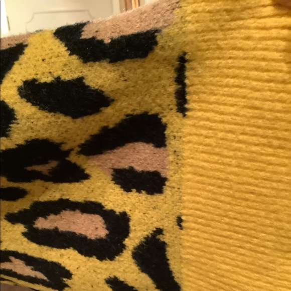 Oversized cheetah sweater by Rehab. - Picture 6 of 7